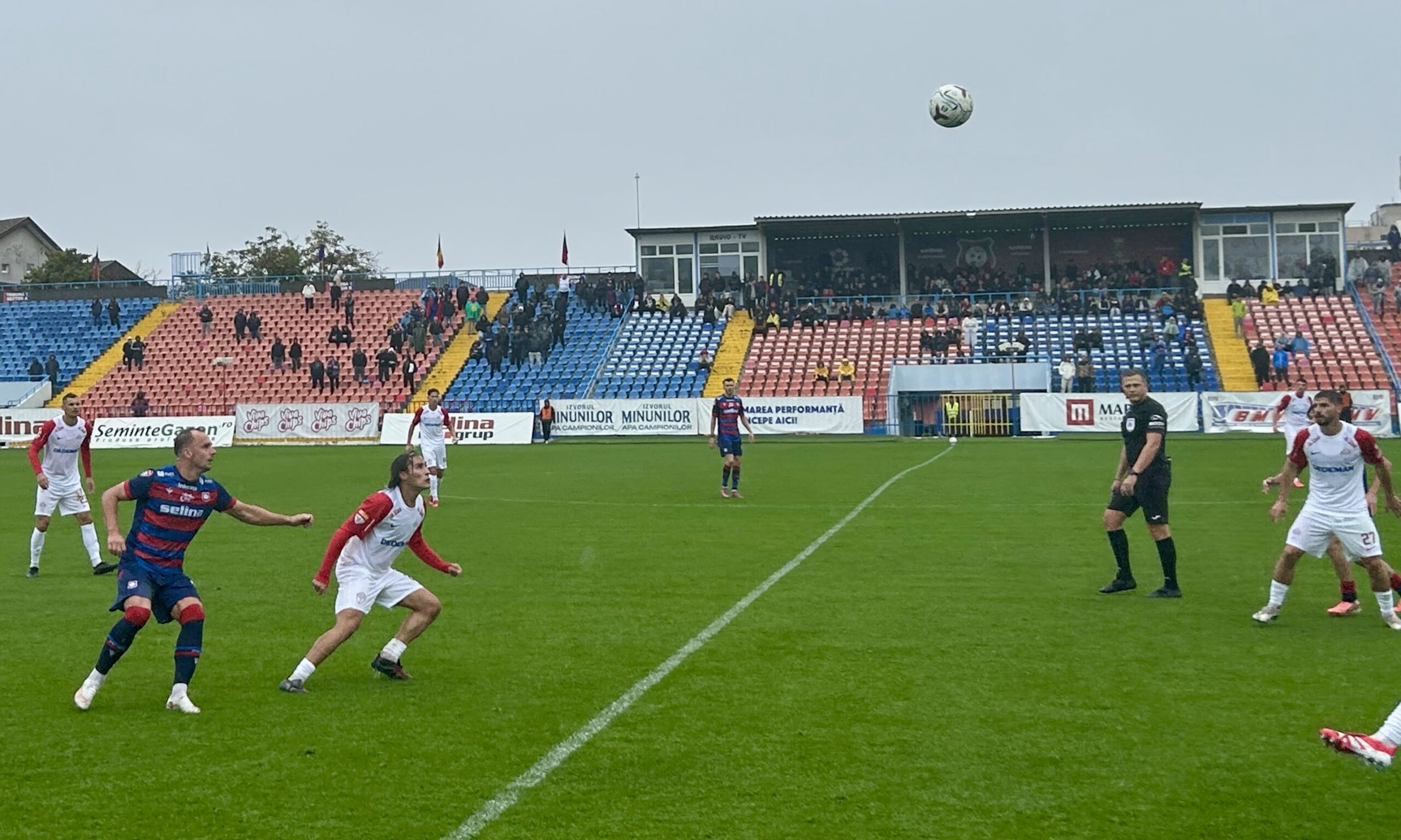 Fotbal spectaculos la Oradea, decis de o lovitură de pedeapsă